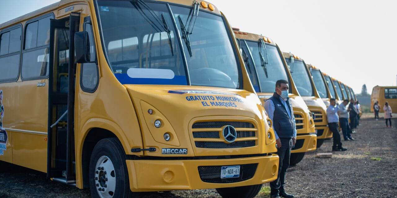 Lee más sobre el artículo Entregan Enrique Vega y Mauricio Kuri, 20 camiones para el Programa de Transporte Gratuito Municipal en El Marqués.
