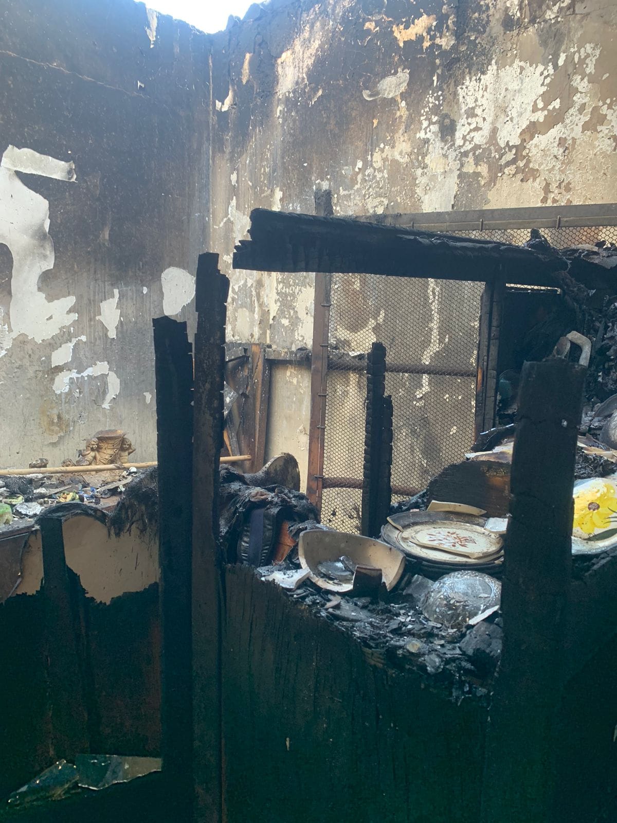Lee más sobre el artículo Así fue como quedó el interiror de una vivienda luego de registrarse un incendio, en la colonia Cerrito Colorado