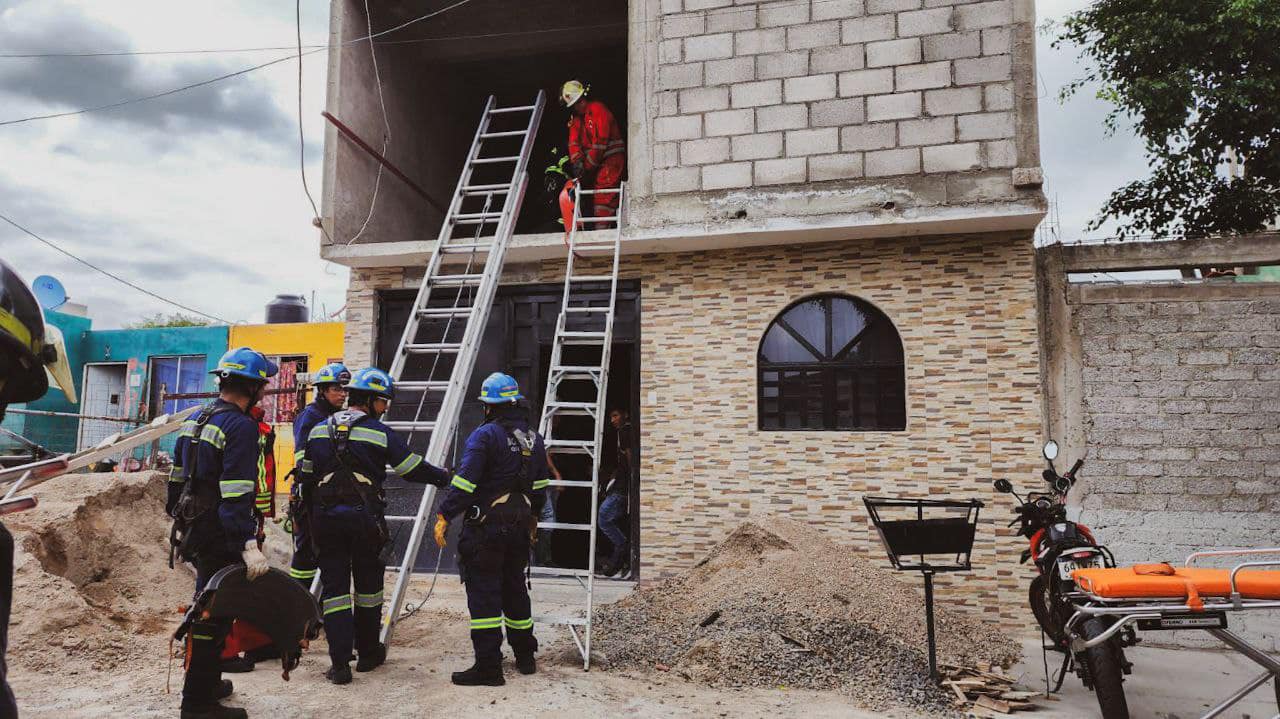 Lee más sobre el artículo Trabajador recibe descarga eléctrica y es llevado con vida al hospital, luego de recibir los primeros auxilios por paramédicos de la Cruz Roja