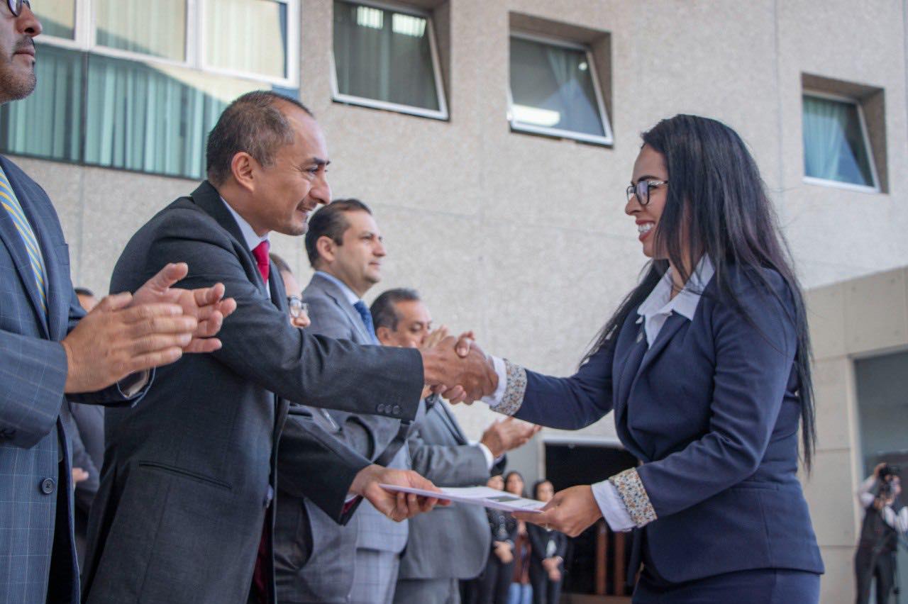 Lee más sobre el artículo Entrega Fiscalía, reconocimientos a los a personal con actuación relevante durante este último mes