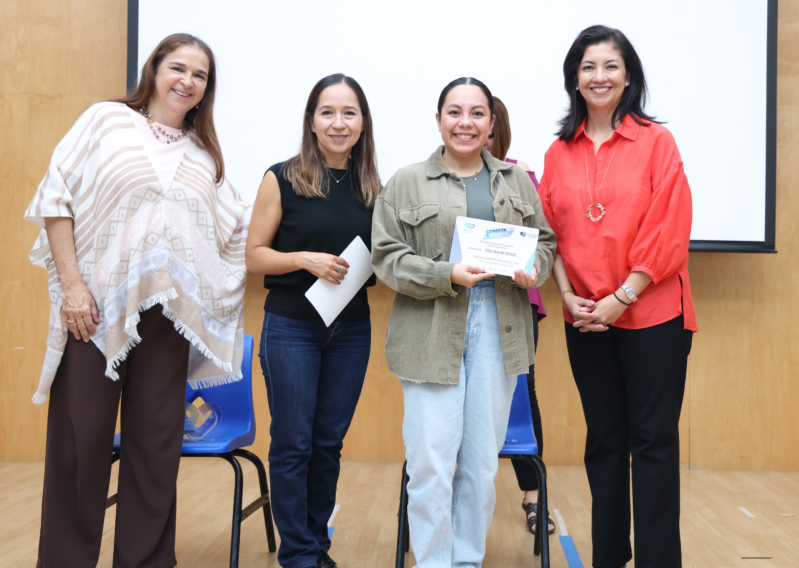 Lee más sobre el artículo Entrega SEDIF apoyos a organizaciones sociales