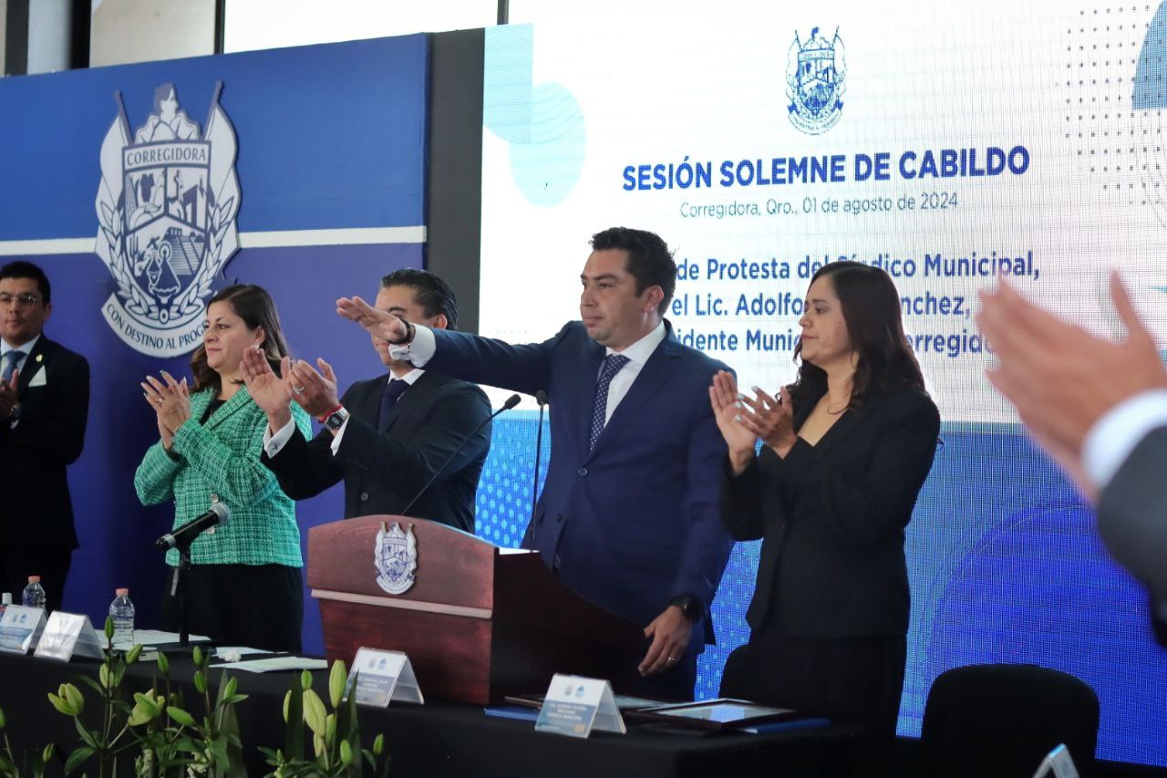 Lee más sobre el artículo Adolfo Colín Sánchez tomó protesta como presidente municipal interino de Corregidora