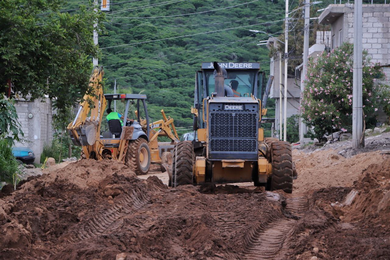 Lee más sobre el artículo Realizan obra de urbanización de la calle Lomas de la Cruz en Corregidora, con una inversión de 2.5 millones de pesos