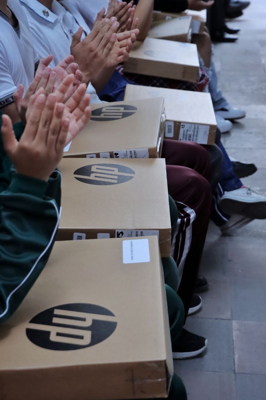 Lee más sobre el artículo Entregan laptops a estudiantes de Corregidora