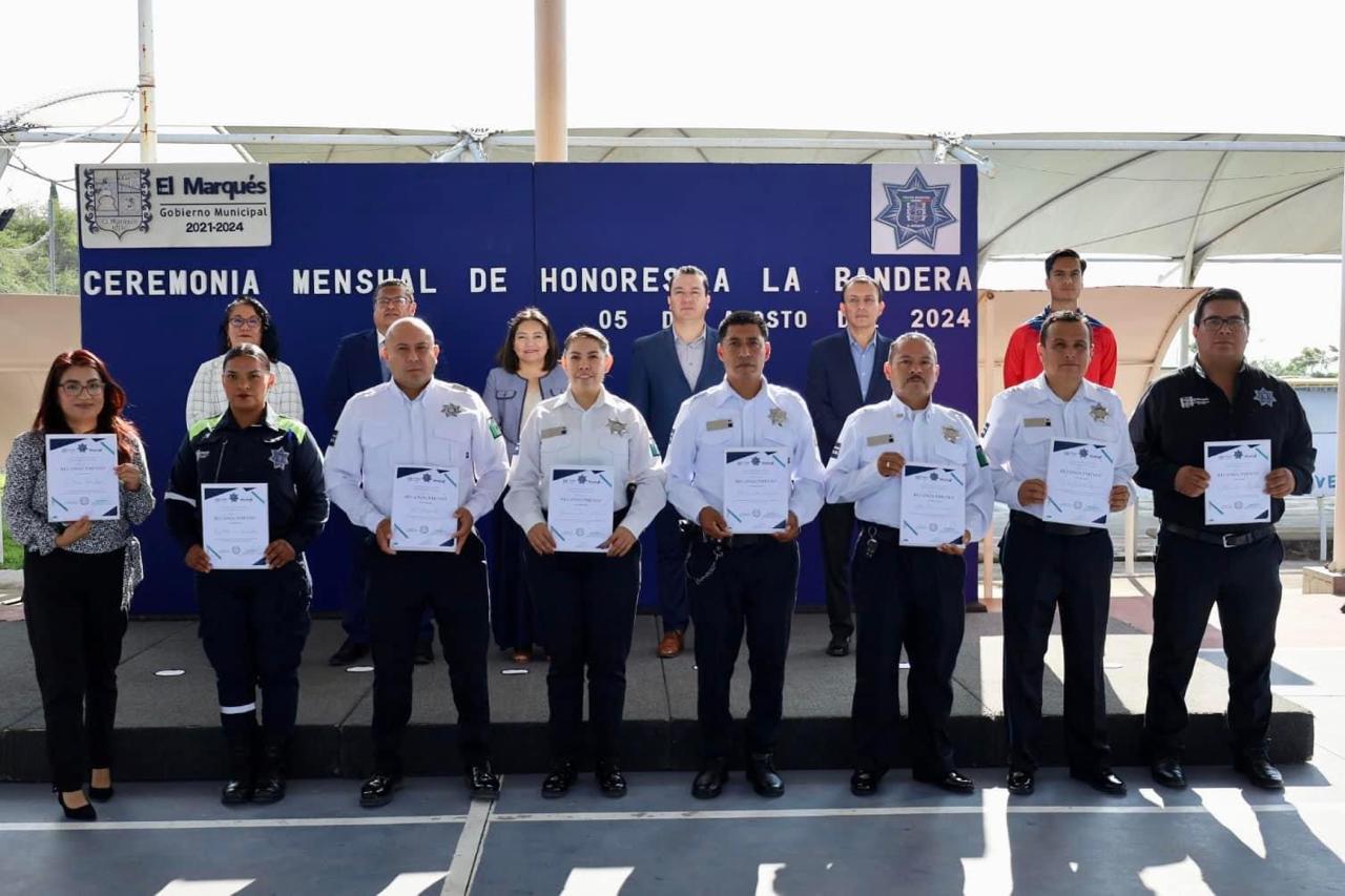 Lee más sobre el artículo Reconocen a policías municipales de El Marqués, por su eficiencia y dedicación en su labor