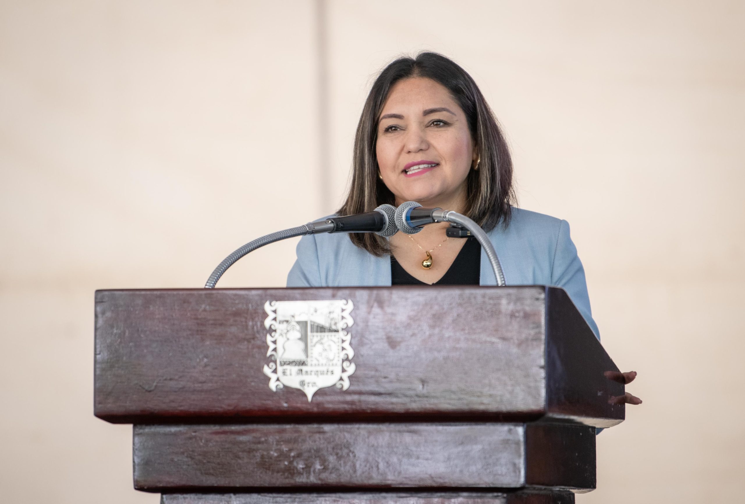Lee más sobre el artículo Claudia Martínez realiza la entrega 200 escrituras públicas