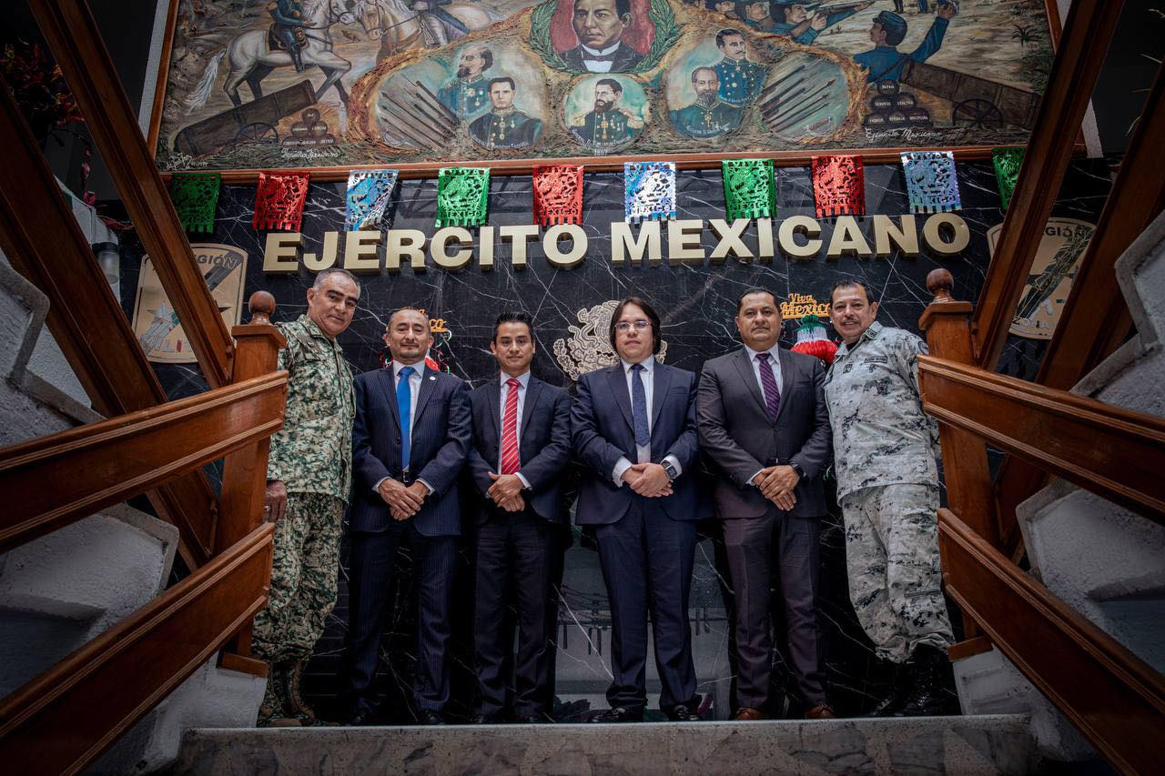 Lee más sobre el artículo Se reúnen fiscal y el comandante de la XVII Zona Militar en Querétaro; hicieron compromiso de trabajar en conjunto en favor de la seguridad los queretanos