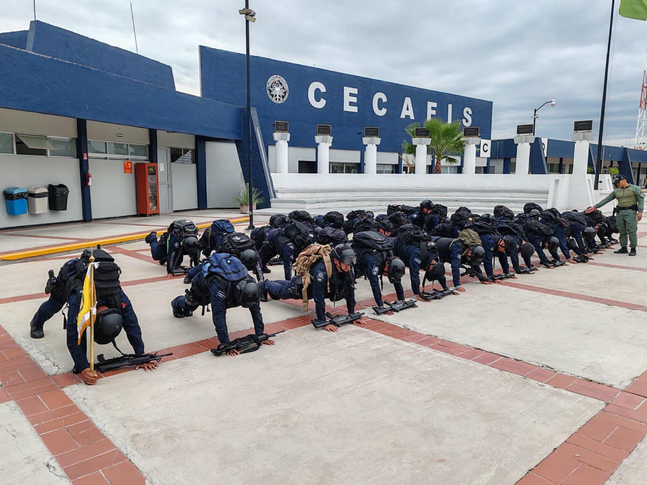 Lee más sobre el artículo Policías municipales de proximidad y custodios penitenciarios, toman Curso de Operaciones Tácticas y Urbana que imparte la Policía Nacional de Colombia.