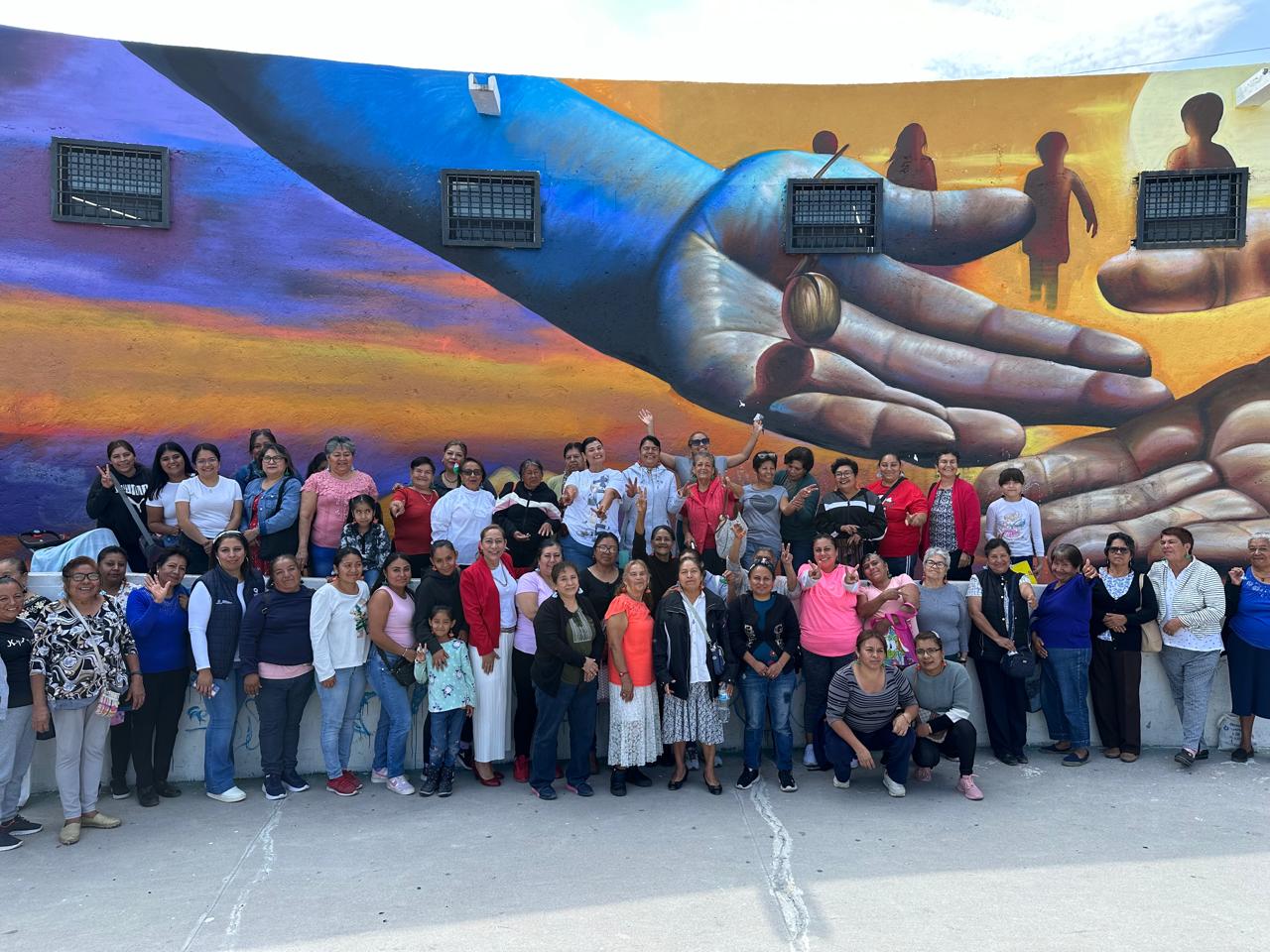 Lee más sobre el artículo Más de 50 mujeres del municipio de Corregidora, participan en Taller de Artes en Tela