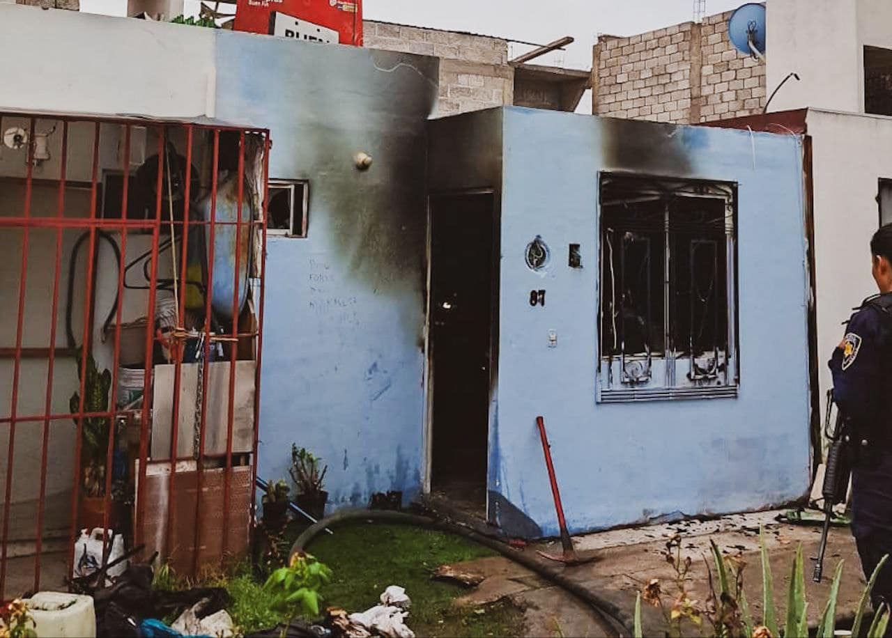 Lee más sobre el artículo Incendio al interior de un domicilio particular en la Col. Eduardo Loarca