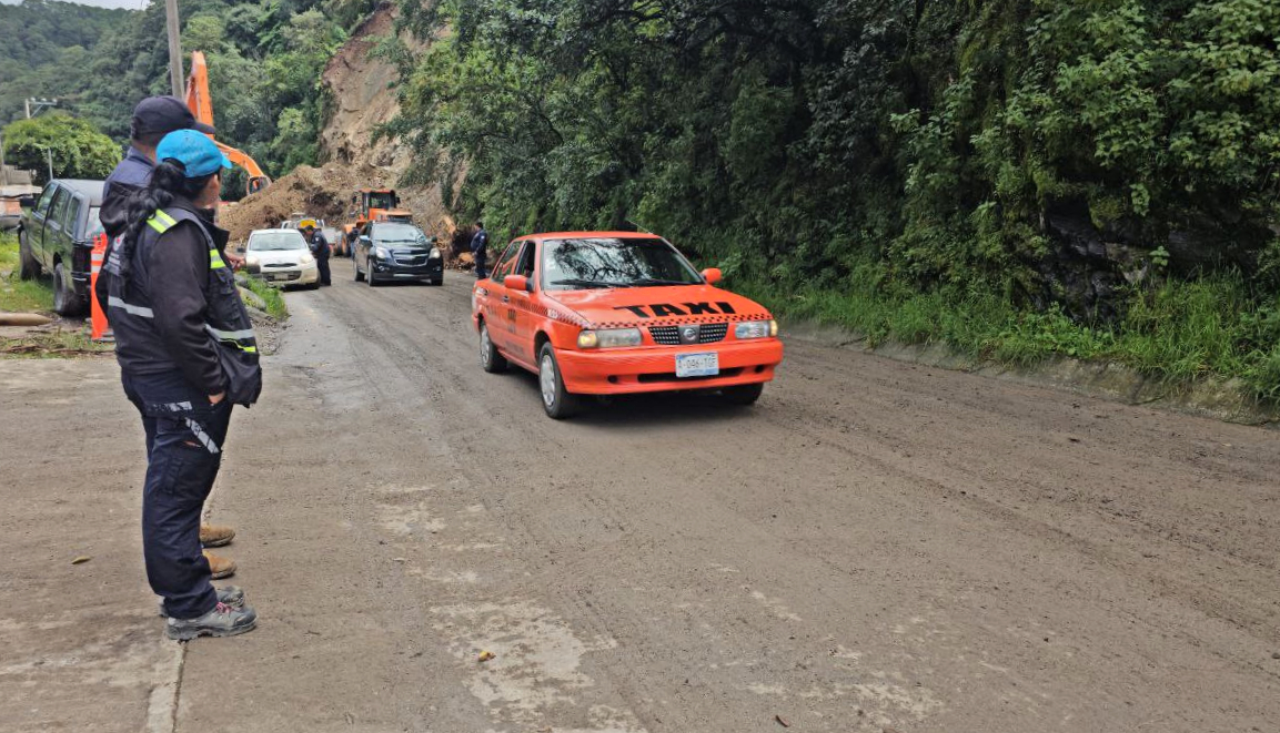Lee más sobre el artículo Se agiliza tránsito vehicular en la carretera federal 120 SJR-Xilitla con apertura de carril adicional provisional