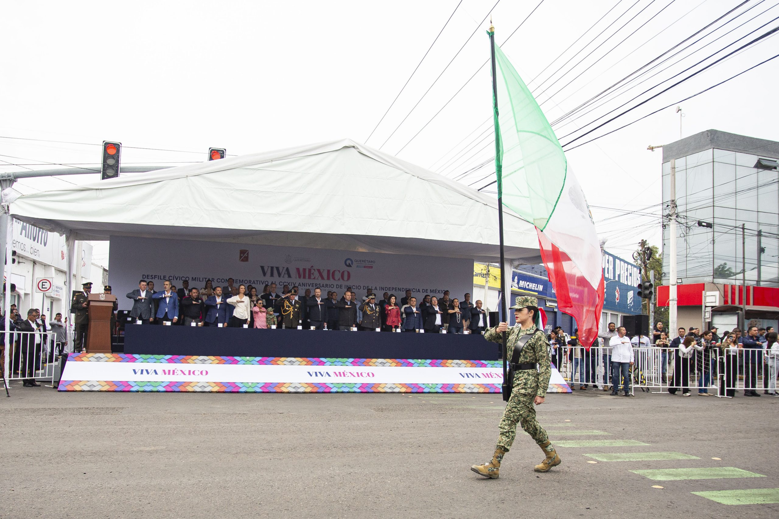 Lee más sobre el artículo Saldo blanco en el desfile cívico militar del CCXIV Aniversario del inicio de Independencia de México