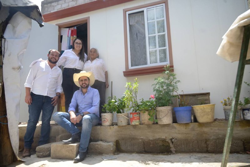 Lee más sobre el artículo Titular de SEDESOQ realiza recorrido por cuartos prefabricados