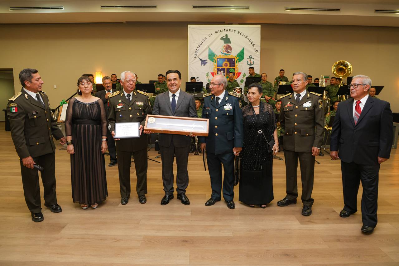 Lee más sobre el artículo Recibe Luis Nava reconocimiento de la Asociación de Militares Retirados