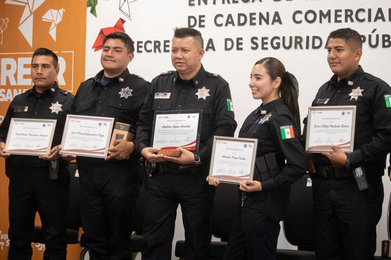 Lee más sobre el artículo Reconoce Oxxo a elementos de la SSPM-SJR por su compromiso con la seguridad del municipio