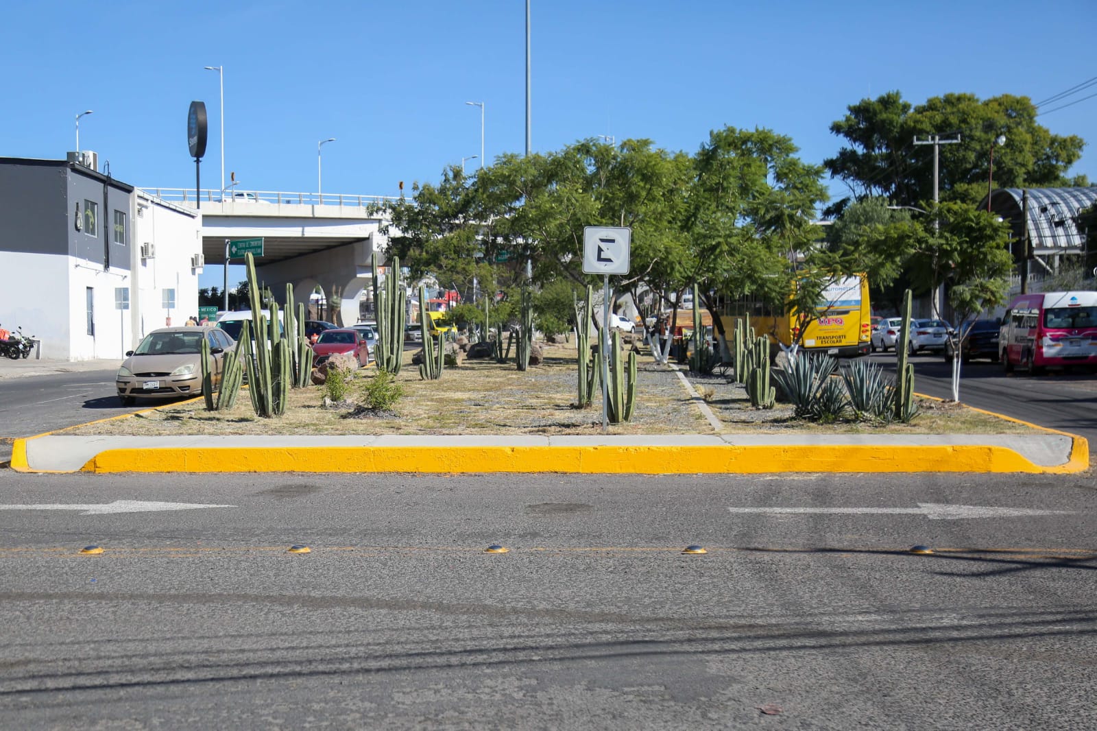 Lee más sobre el artículo Realizan trabajos de limpieza en laterales de la carretera estatal 413, en un tramo de más de 18 kilómetros lineales