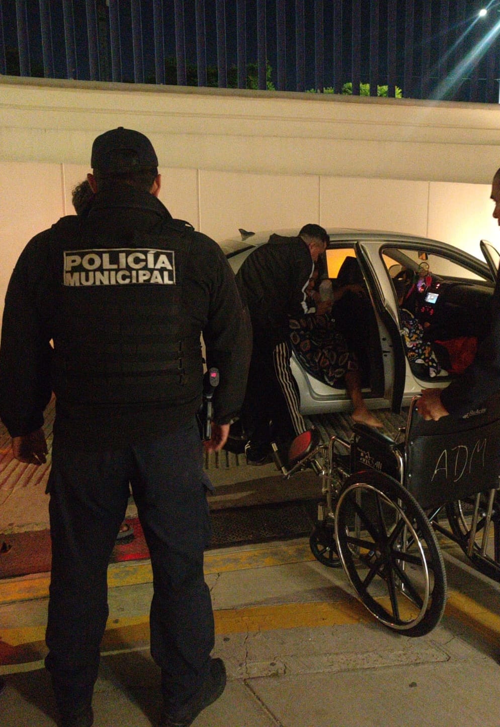 Lee más sobre el artículo Mujer entra en labor de parto en calles del Centro Histórico; policías la auxilian