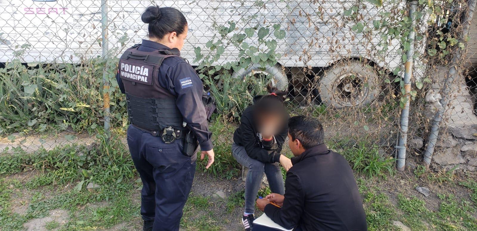 Lee más sobre el artículo Mujer iba a saltar desde un puente vehicular para terminar con su vida; la Unidad Especializada en Atención a Víctimas de Corregidora evitó un fatal desenlace