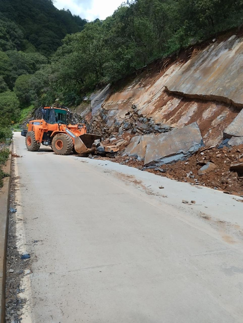 Lee más sobre el artículo CEI continúa con el mantenimiento de vialidades en la Sierra
