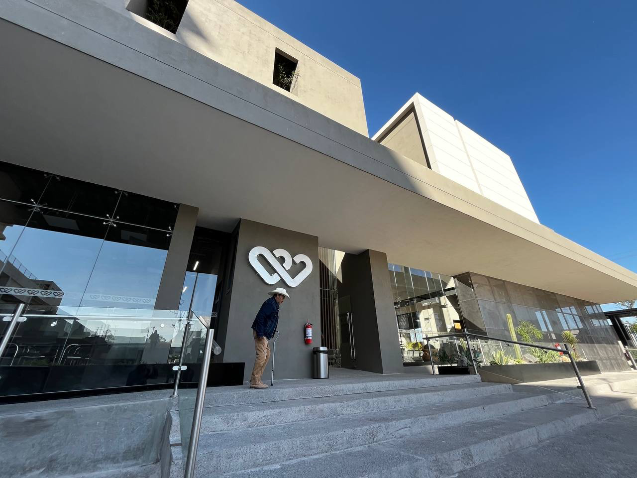 Lee más sobre el artículo Entregan autoridades la obra de los Albergues SEDIF