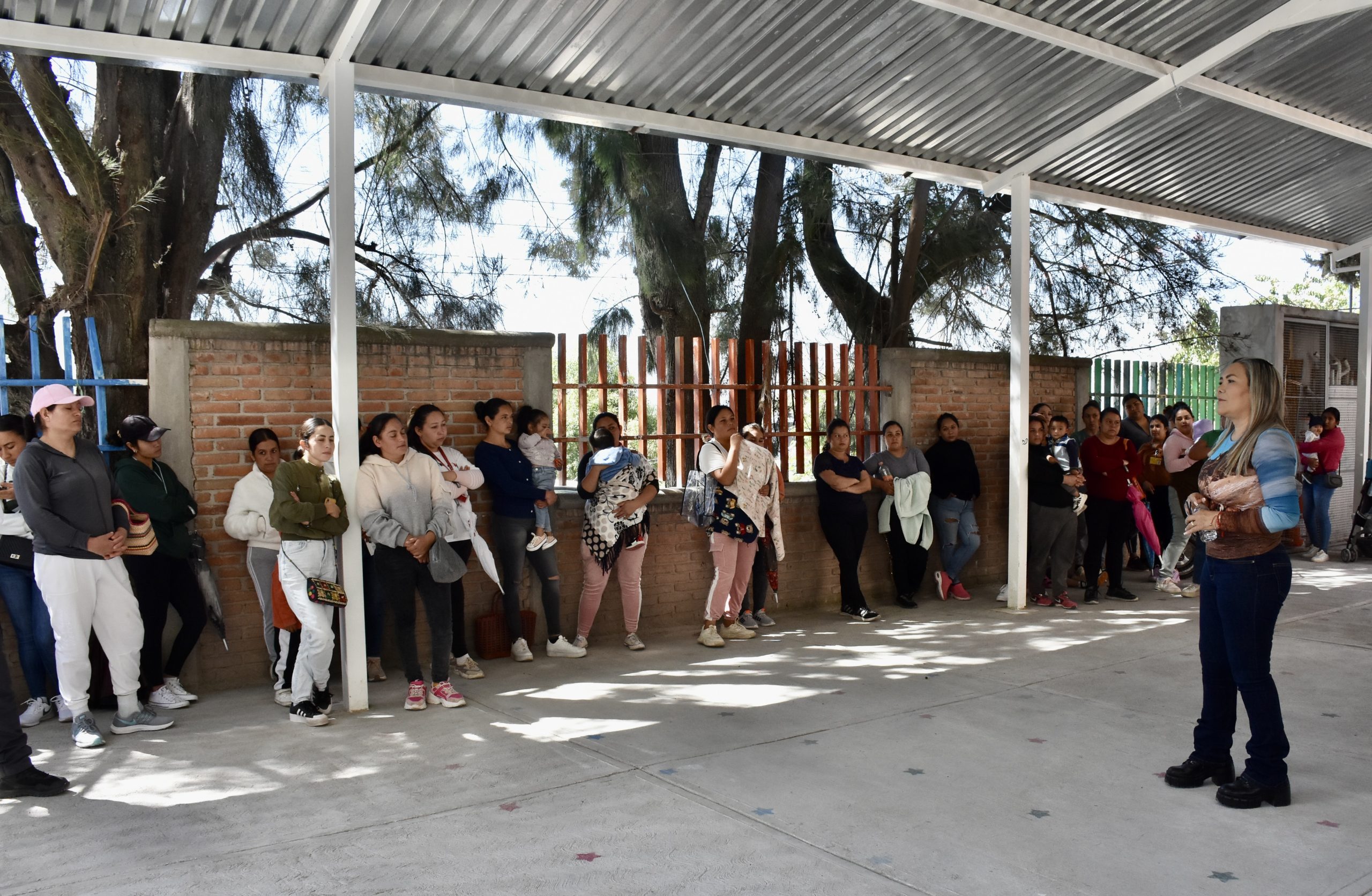 Lee más sobre el artículo Coordinan USEBEQ y SEGOB acciones para mejorar condiciones educativas para estudiantes en Santa Rosa Jáuregui