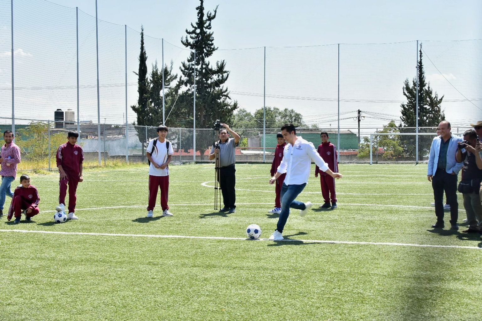 Lee más sobre el artículo Entregan rehabilitación de canchas en la Secundaria Técnica No. 12 “Manuel Altamirano”