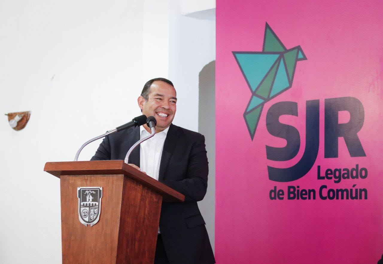 Lee más sobre el artículo Georgina Sánchez y Roberto Cabrera entregan donativo a Grupo Reto San Juan del Río