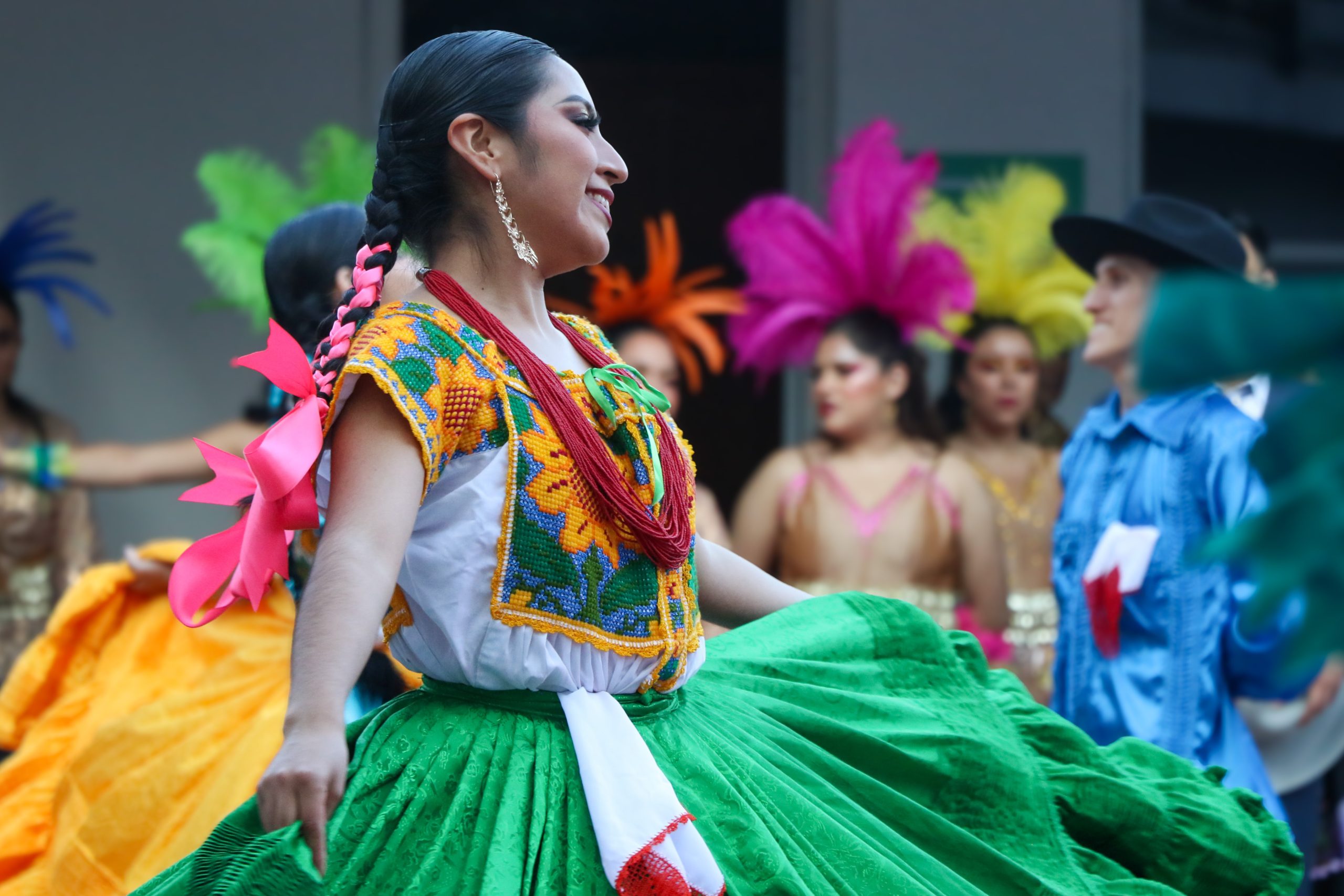 Lee más sobre el artículo Celebra UAQ la diversidad cultural con Callejoneada Universitaria