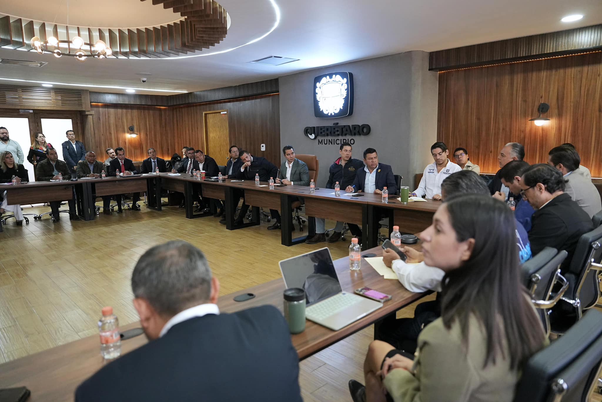 Lee más sobre el artículo Reúne SEGOB a alcaldes de zona metropolitana para la inspección estricta de establecimientos como bares, antros y restaurantes