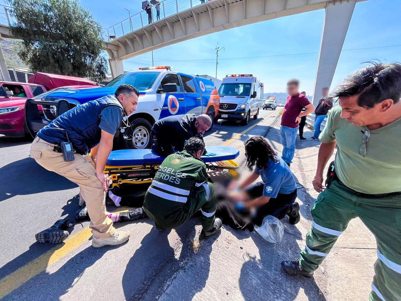 Lee más sobre el artículo Se cruza por debajo del puente y es atropella; el incidente se registró sobre la QRO-SLP a la altura de SRJ