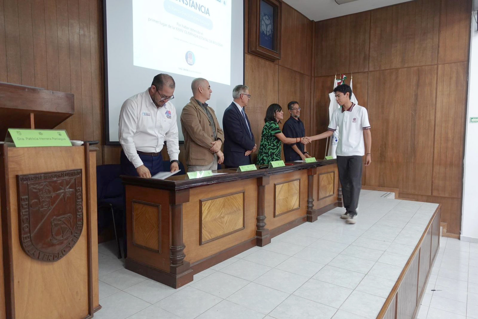 Lee más sobre el artículo Estudiante de COBAQ obtiene primer lugar en la XXXIV Olimpiada Estatal de Biología