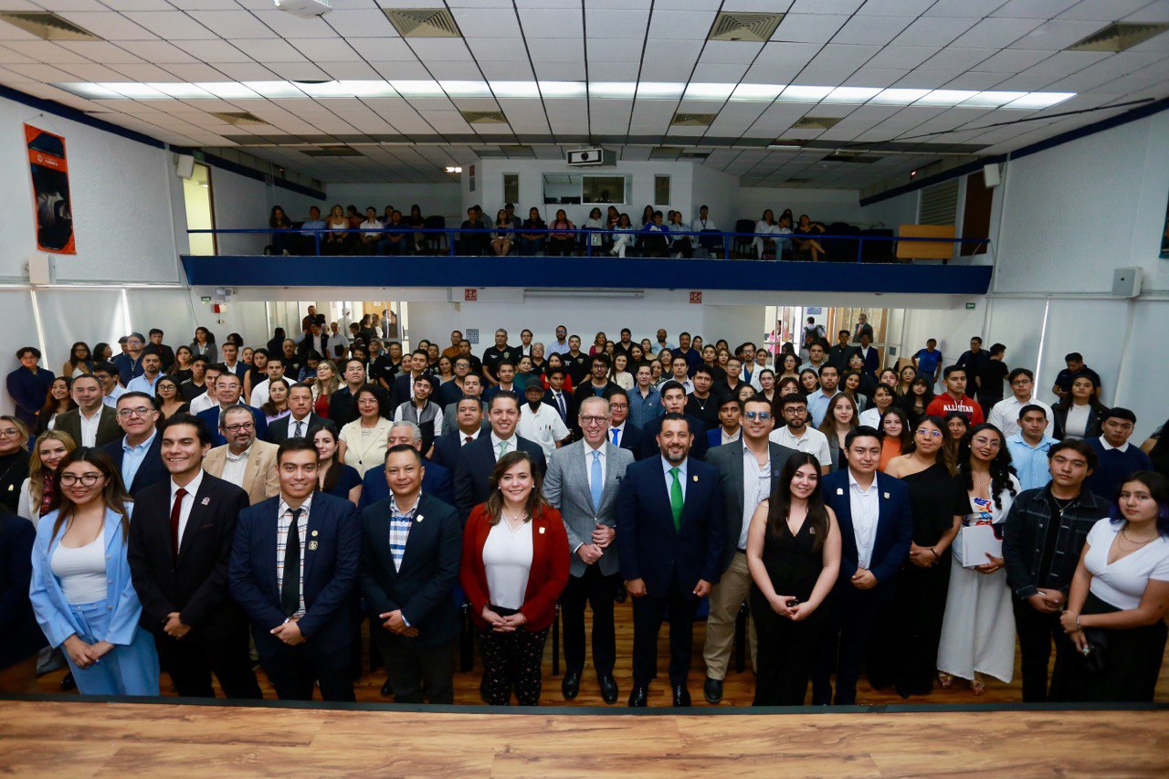 Lee más sobre el artículo Reconoce Marco Del Prete el valor de los jóvenes en el desarrollo de Querétaro