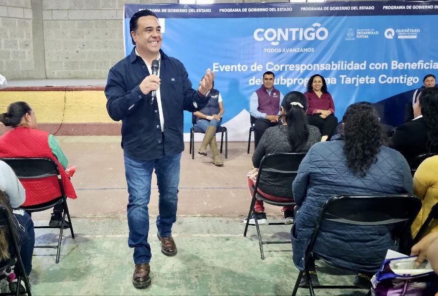 Lee más sobre el artículo Entrega SEDESOQ Tarjetas CONTIGO a mujeres de Cadereyta