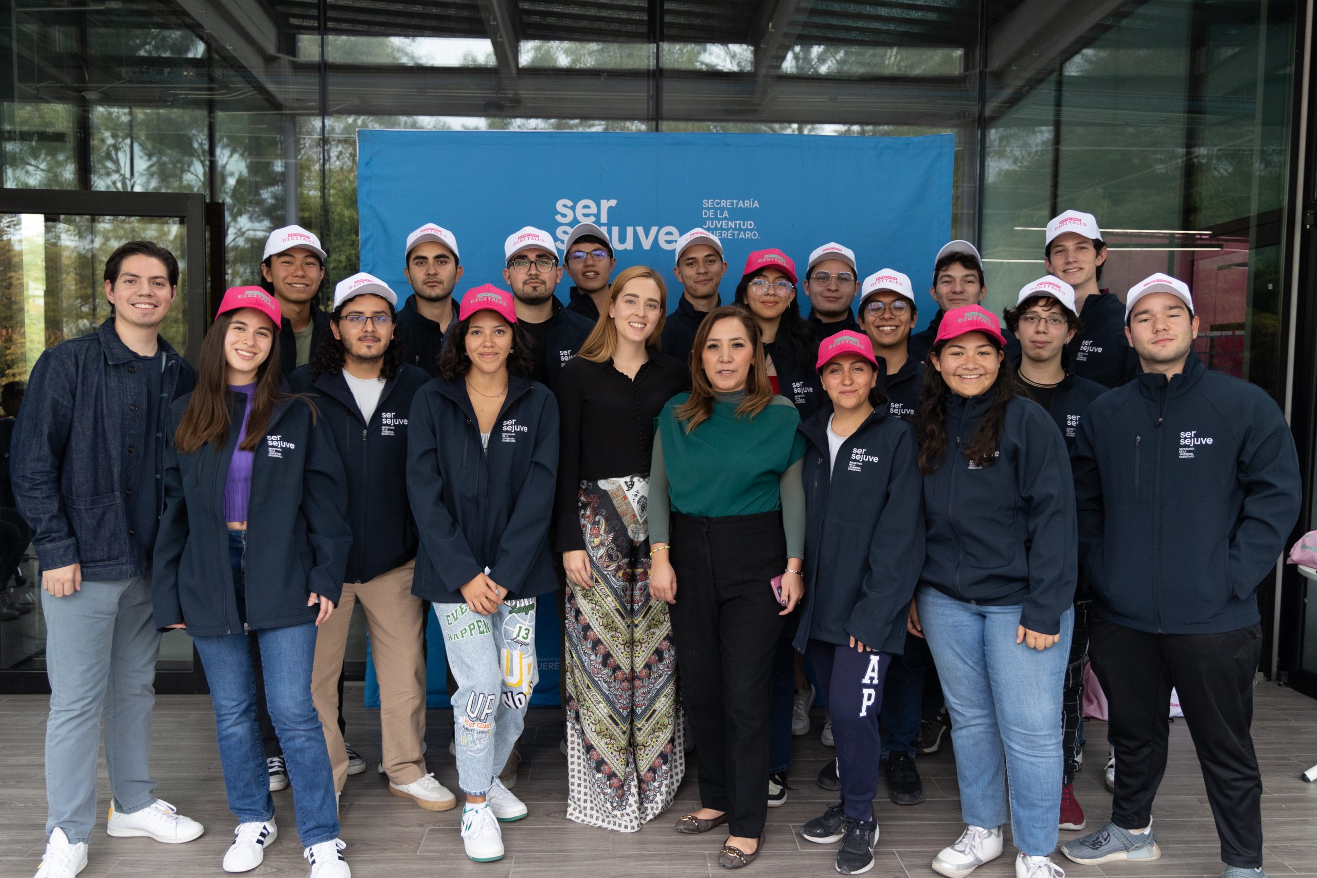 Lee más sobre el artículo Viajan 22 jóvenes queretanos a la NASA, durante una semana recibirán capacitación y entrenamiento de astronautas