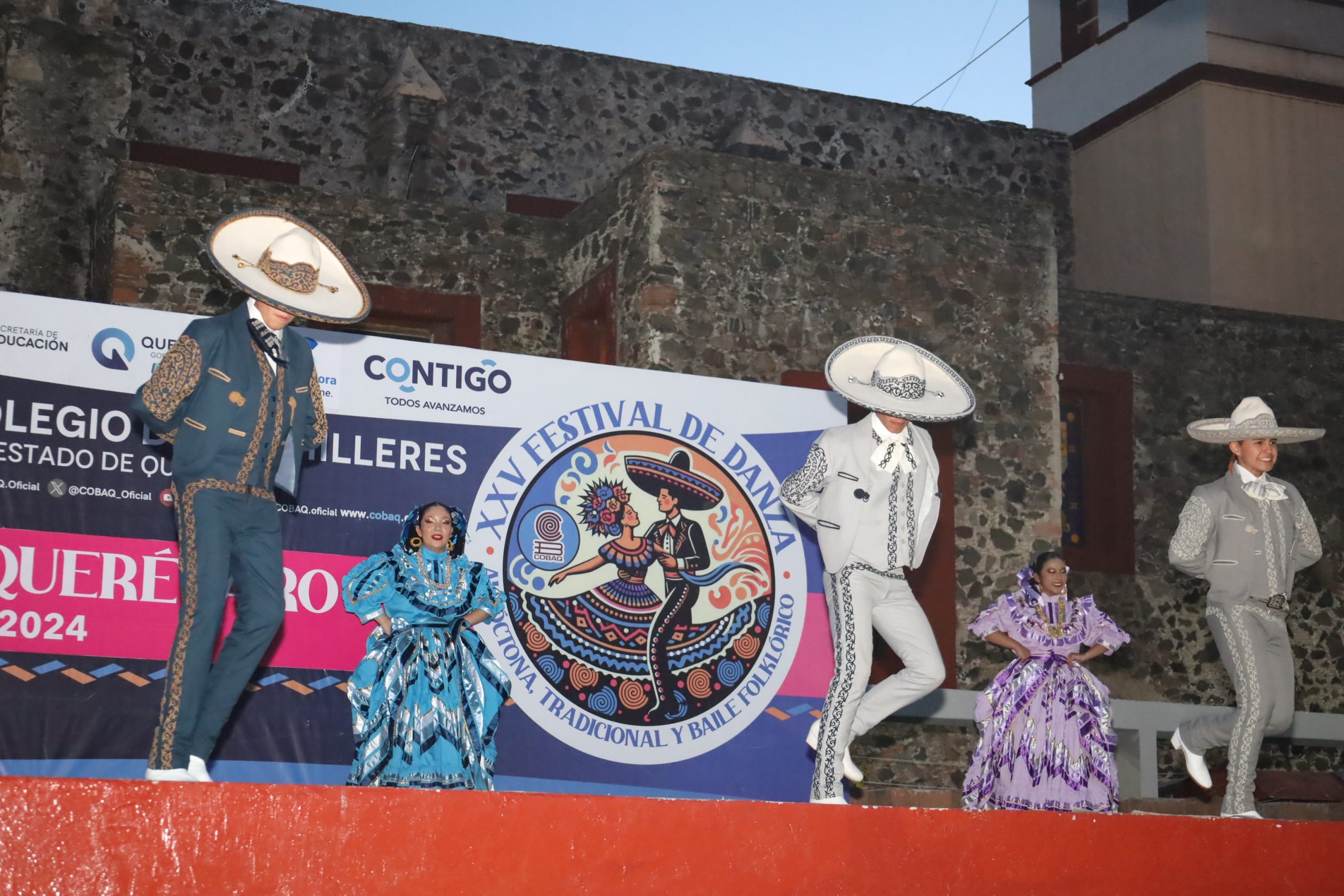 Lee más sobre el artículo Concluye el Festival de Danza Tradicional y Baile Folklórico COBAQ 2024. Reunió a 530 estudiantes de 41 planteles de las cuatro regiones del Colegio