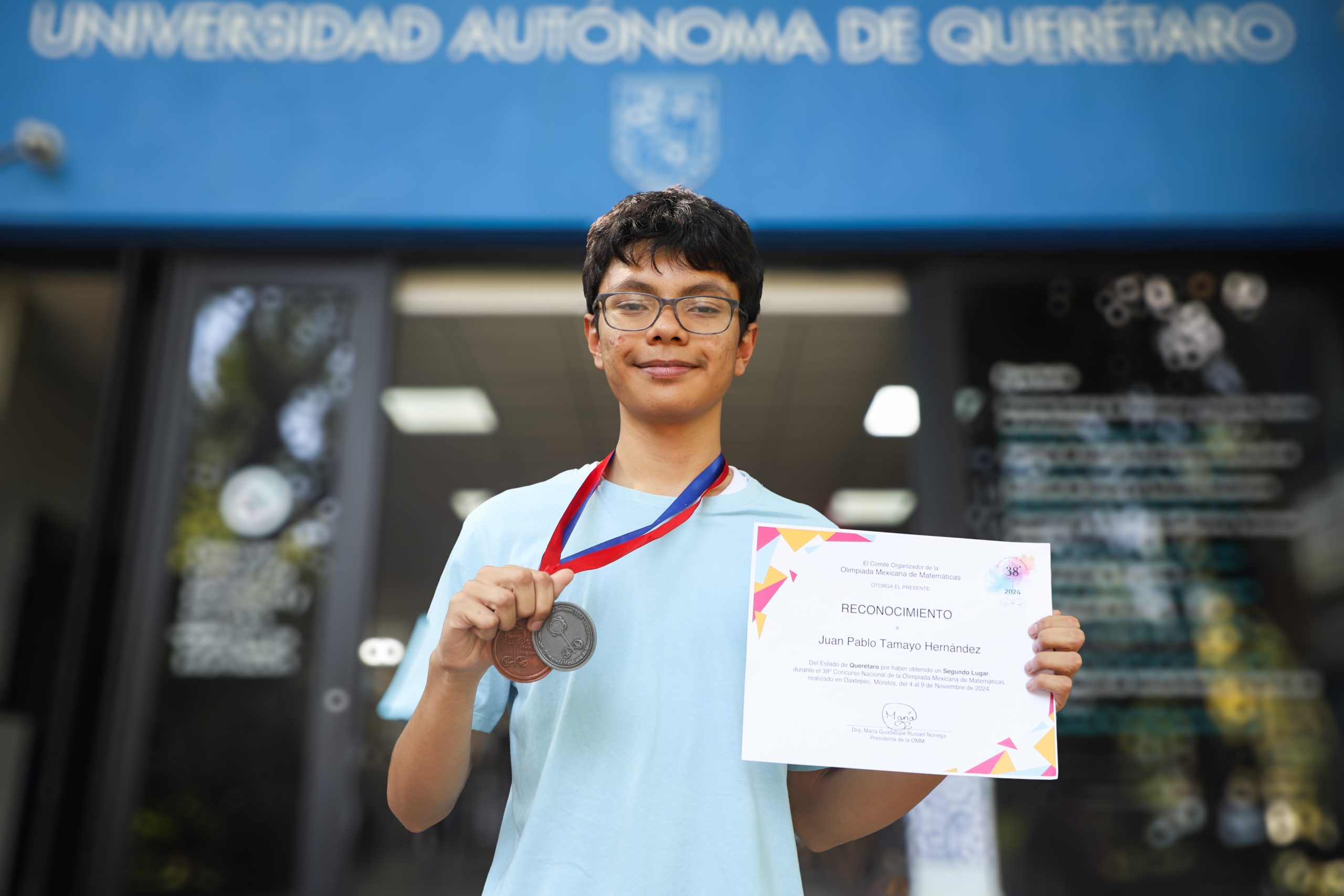 Lee más sobre el artículo Juan Pablo Tamayo, estudiante de Bachilleres UAQ, ganó medalla de plata en Olimpiada Nacional de Matemáticas