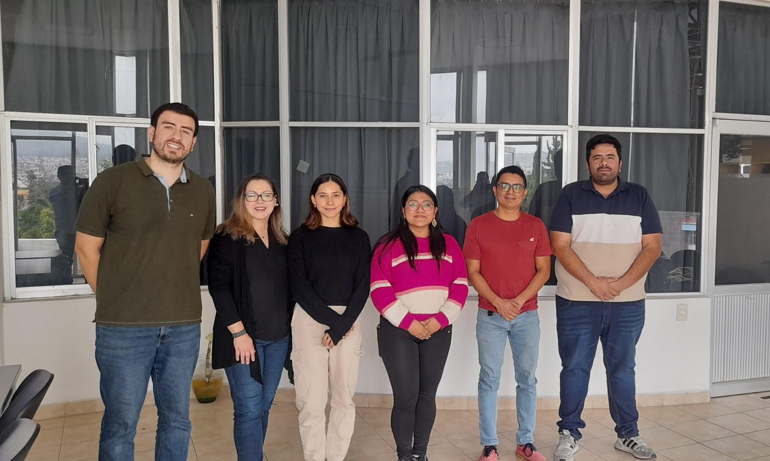 Lee más sobre el artículo Presentan estudiantes UAQ, silla de ruedas que combina señales cerebrales y motoras para su movimiento