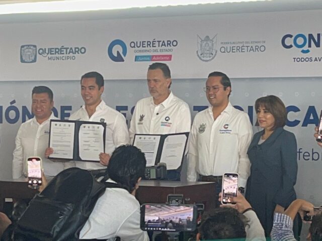 Firman estrategia cabildo metropolitano.