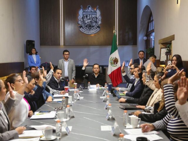 Chepe Guerrero y Ayuntamiento aprueban el programa de Transporte Escolar Gratuito