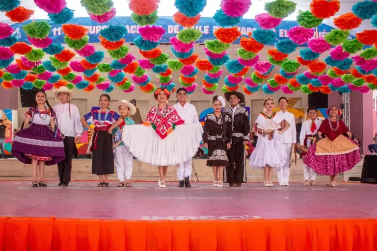 Lee más sobre el artículo Se realizó con gran éxito el 11° Concurso Nacional de Baile de Huapango, en El Marqués