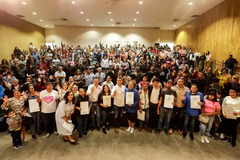 Lee más sobre el artículo Entrega municipio de Querétaro y el Instituto Nacional del Suelo Sustentable 172 escrituras públicas