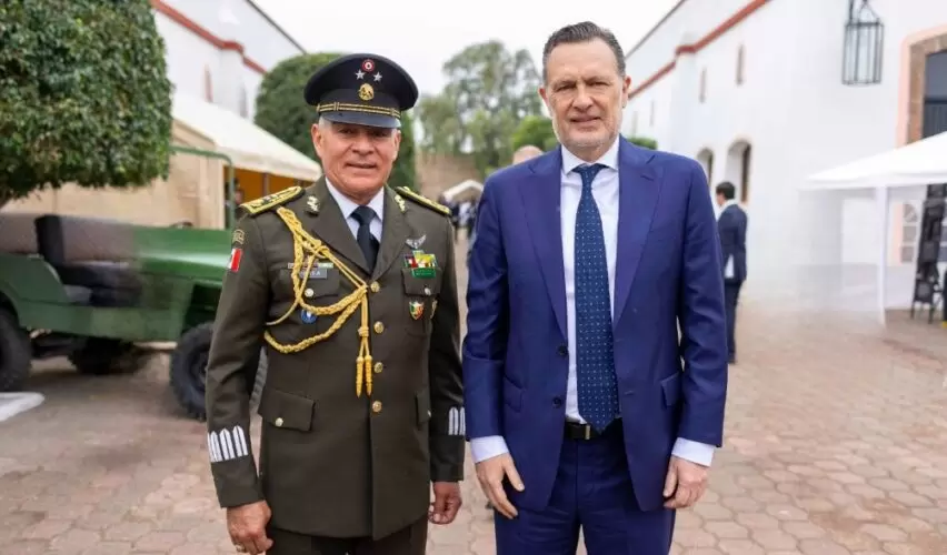 Lee más sobre el artículo Reconoce Kuri al ejército labor en favor de Querétaro durante su 112 aniversario