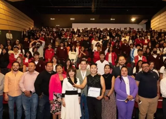 Es educación en jóvenes clave para desarrollo de El Marqués: Rodrigo Monsalvo