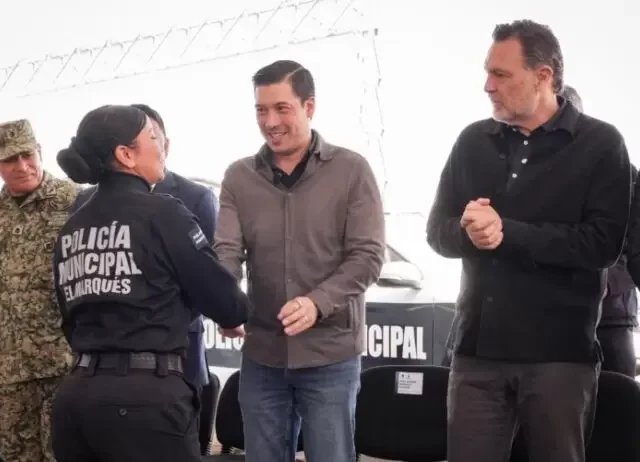 Entregan Kuri y Monsalvo nuevas patrullas, equipos de radiocomunicación y drones