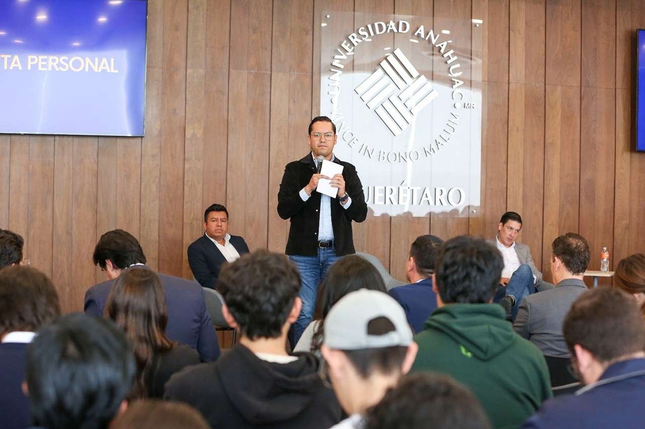 Lee más sobre el artículo Chepe Guerrero intercambia ideas con universitarios en el Foro Metropoli