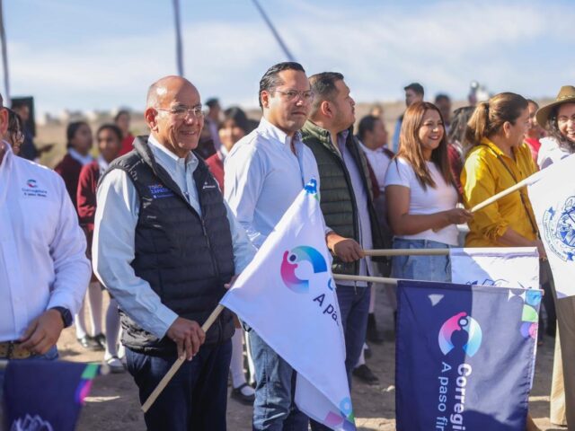 Chepe Guerrero arranca la urbanización de la calle Nochebuena en Valle de Los Pinos