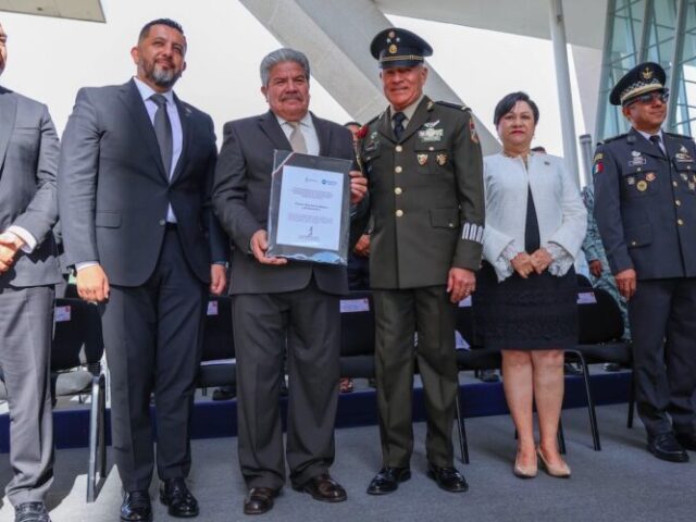 Reconocen autoridades a personal médico por su labor durante pandemia de Covid