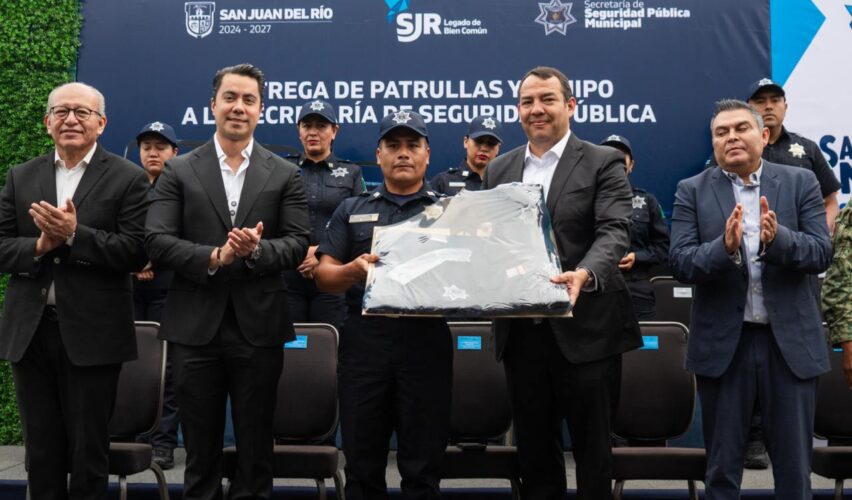 Lee más sobre el artículo Entregan a San Juan del Río 6 patrullas, tabletas y uniformes para policías