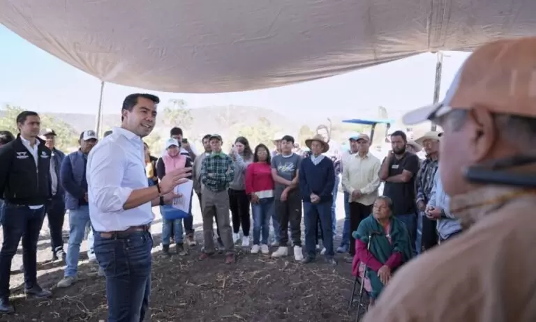Lee más sobre el artículo Entrega Felifer Macías rehabilitación de caminos de saca en Pie de Gallo