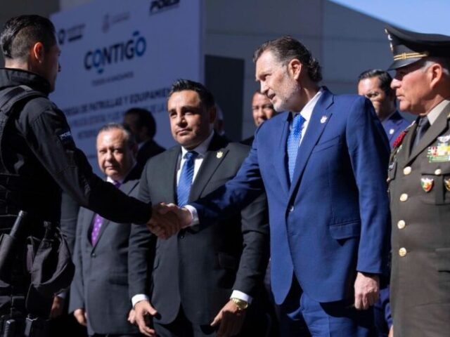 Entrega Kuri patrullas y equipamiento a corporaciones policiales